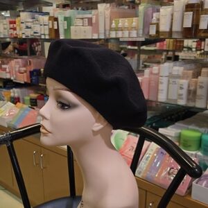 Chic Black Wool Beret